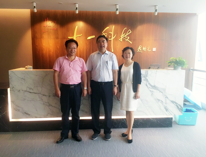 1474612076258569.jpg 趙振元同志與重慶精佳工程設(shè)計(jì)咨詢有限公司張鈞董事長與省勘協(xié)原秘書長鄭懷親切合影.jpg