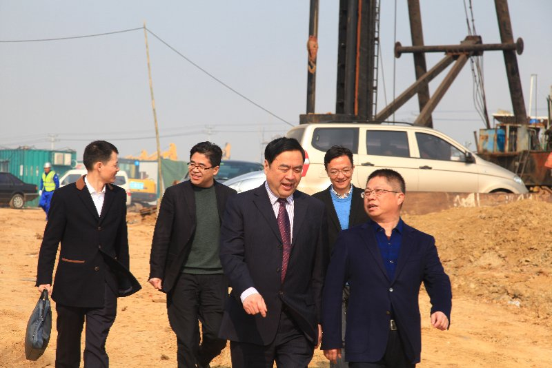 9-趙振元在宗春成、王毅勃、季超、張凱軍等同志的陪同下前往十一科技長(zhǎng)鑫項(xiàng)目部視察.jpg