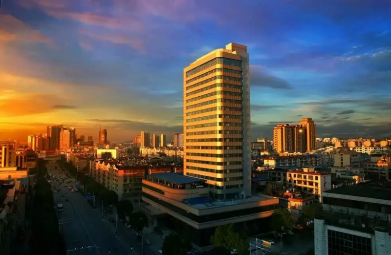 3. 贛西腫瘤醫(yī)院-手術(shù)室ICU凈化工程及大樓醫(yī)用氣體，舒適性空調(diào)安裝工程.jpg